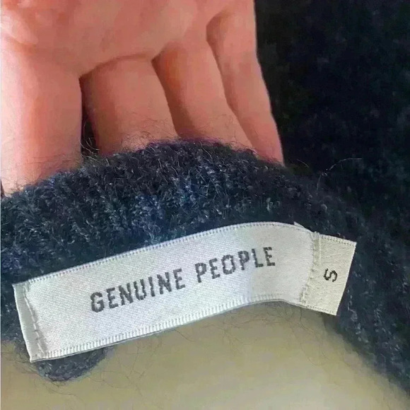 Genuine People *NWOT* Sexy off the shoulder, tie mohair sweater, size small - Picture 7 of 8